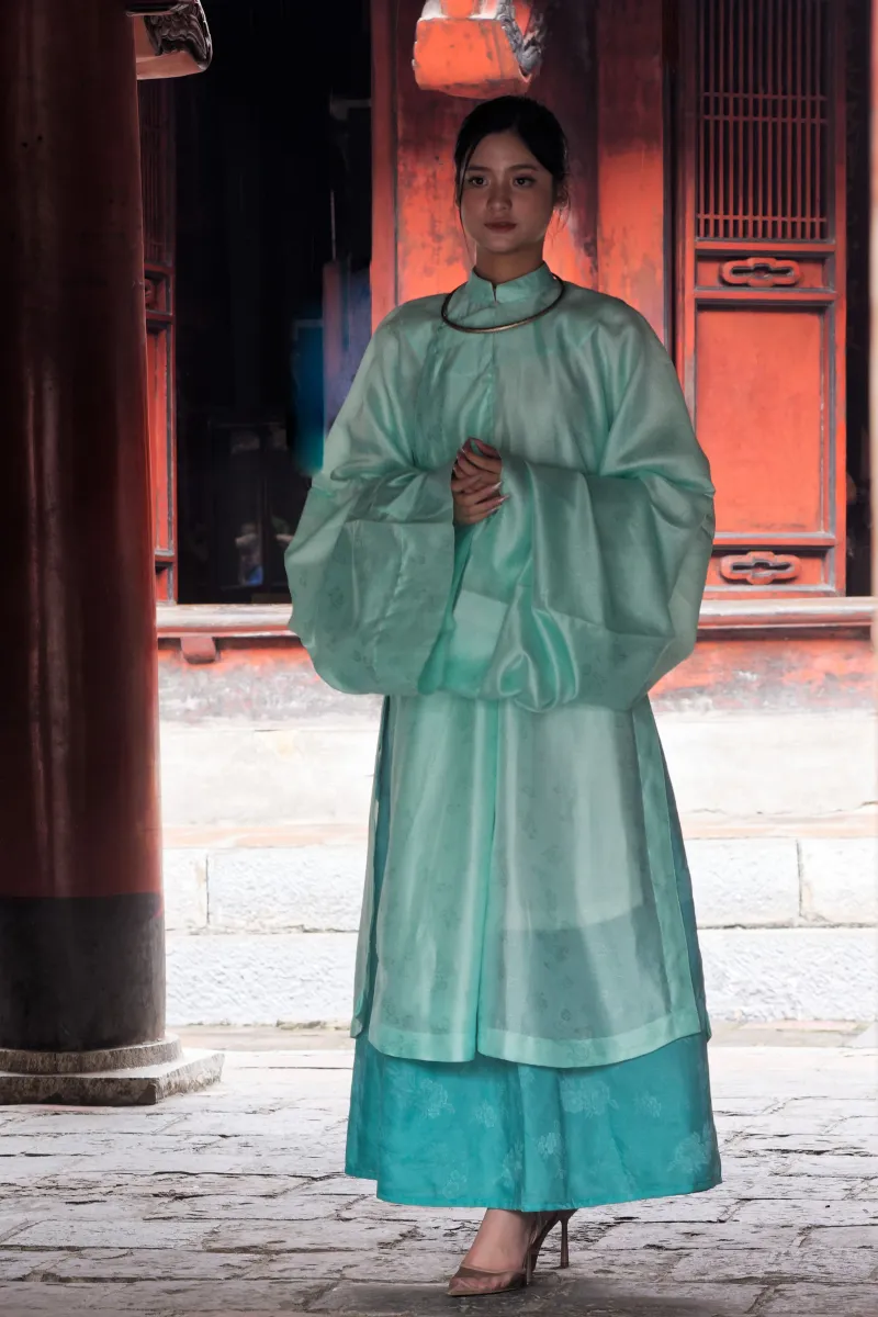 Portrait réalisé au fil des voyages et des rencontres — photographie d’Yvon JACQUES
