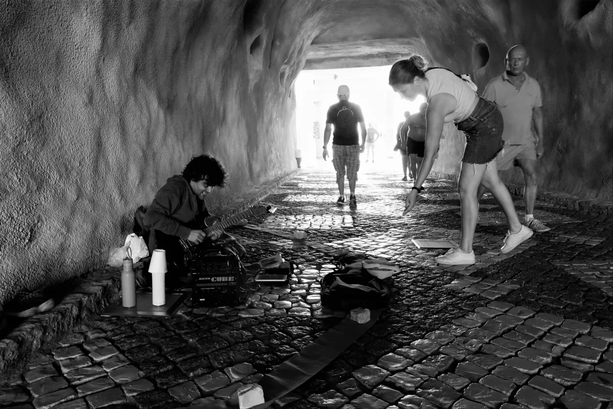 Photographie en noir et blanc jouant avec les ombres et la lumière — photographie d’Yvon JACQUES