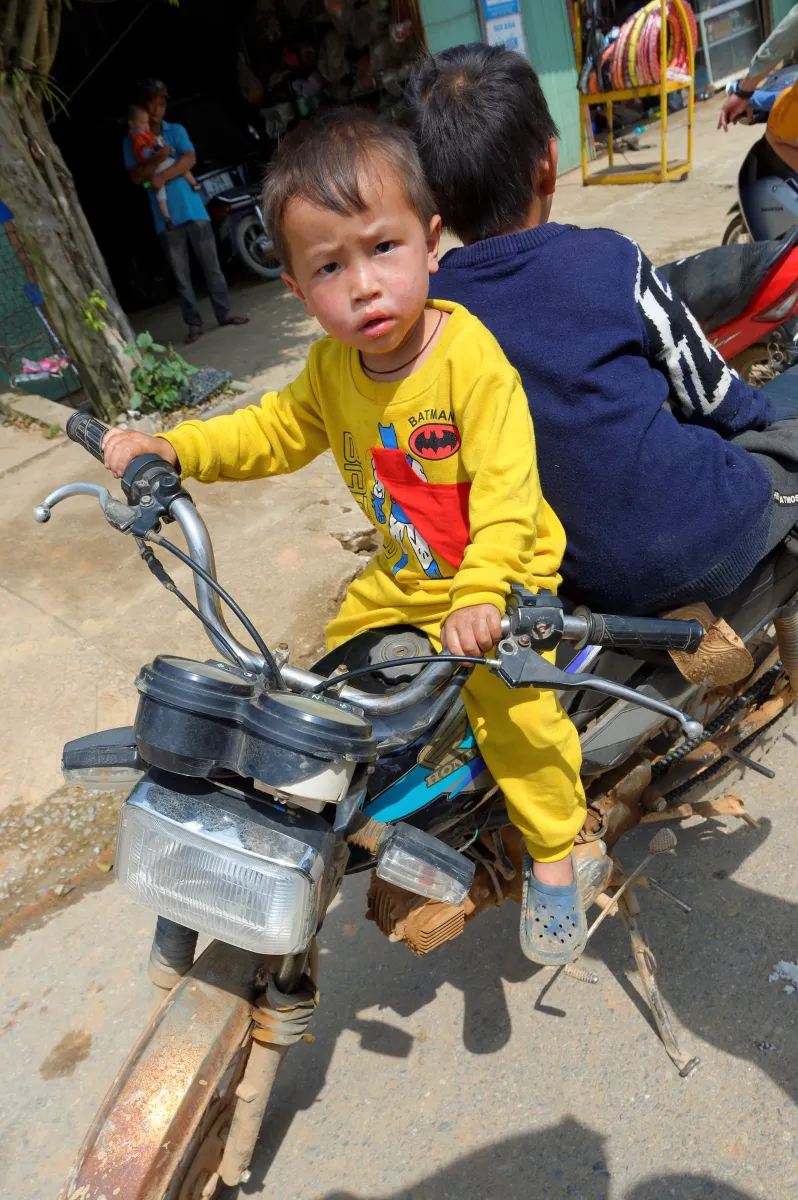 Paysage, scène de vie ou rencontre photographiée au Vietnam — photographie d’Yvon JACQUES