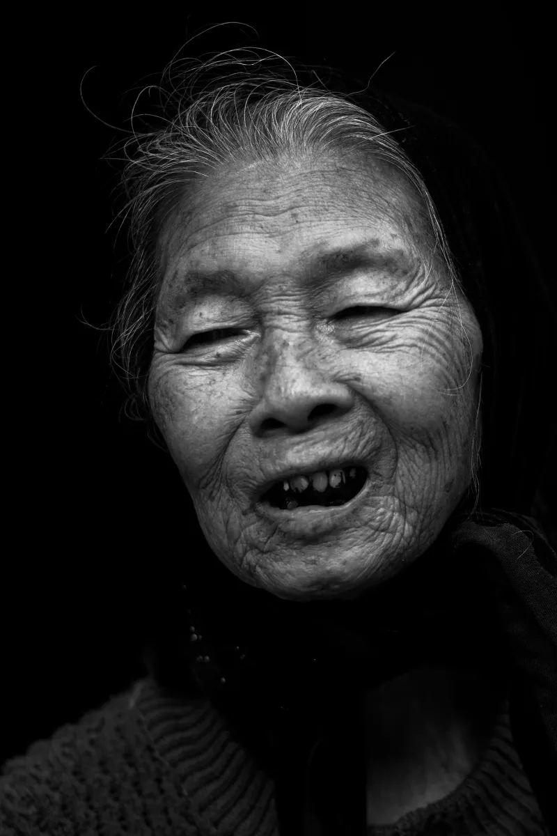 Portrait réalisé au fil des voyages et des rencontres — photographie d’Yvon JACQUES