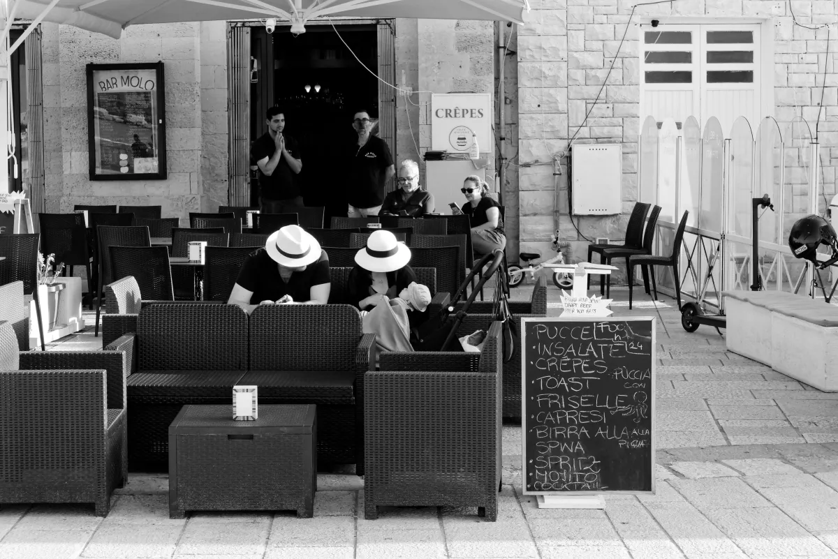 Photographie en noir et blanc jouant avec les ombres et la lumière — photographie d’Yvon JACQUES