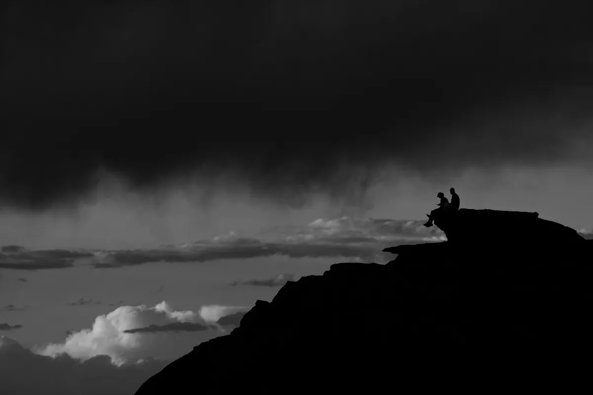 Photographie en noir et blanc jouant avec les ombres et la lumière — photographie d’Yvon JACQUES