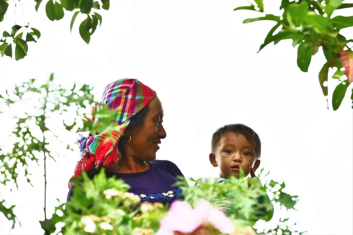 Portrait réalisé au fil des voyages et des rencontres — photographie d’Yvon JACQUES