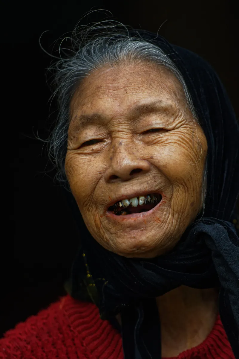 Portrait réalisé au fil des voyages et des rencontres — photographie d’Yvon JACQUES