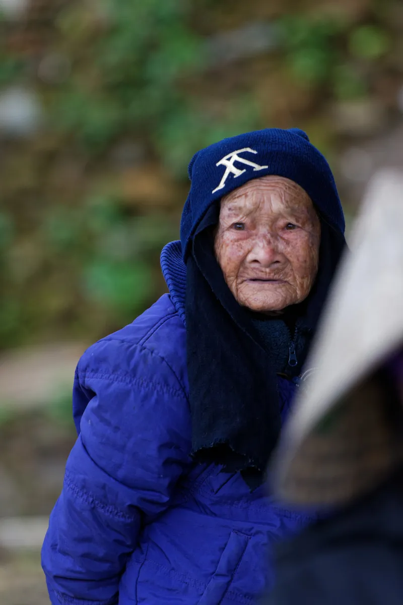 Portrait réalisé au fil des voyages et des rencontres — photographie d’Yvon JACQUES